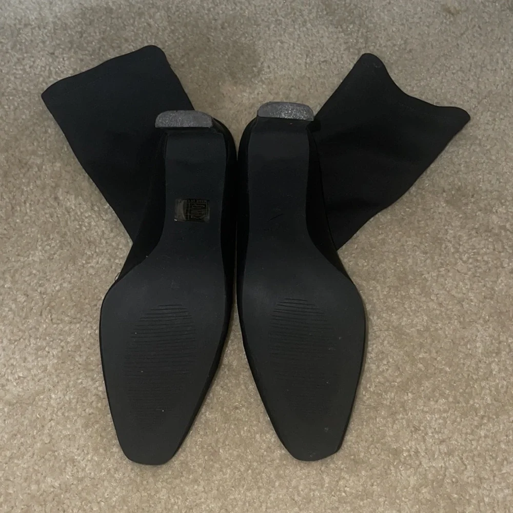 Black heels. Spandex. Size 11 - Picture 3 of 3